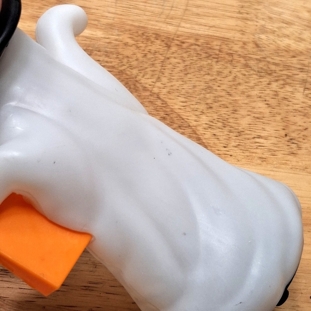 Halloween Ghost Motion Activated Light Up "Trick Or Treat Smell My Feet" Decor - Picture 8 of 9